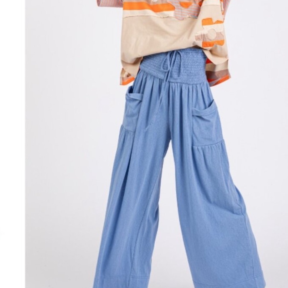 Stylish Blue Wide-Leg Women's Pants - Picture 2 of 4
